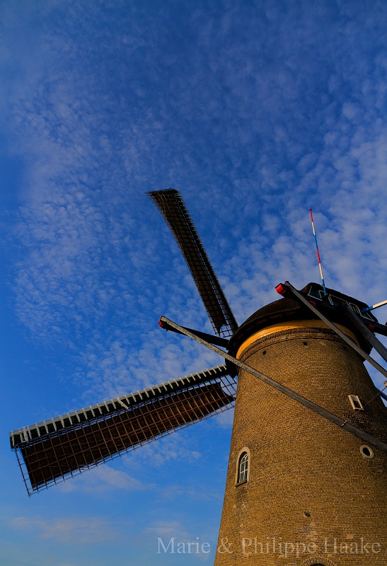 Moulin Kinderdijk 3648_49_50.jpg - Moulin de Kinderdijk, aux Pays-Bas. Ces moulins sont inscrits au patrimoine mondial de l'Unesco (septembre 2011)